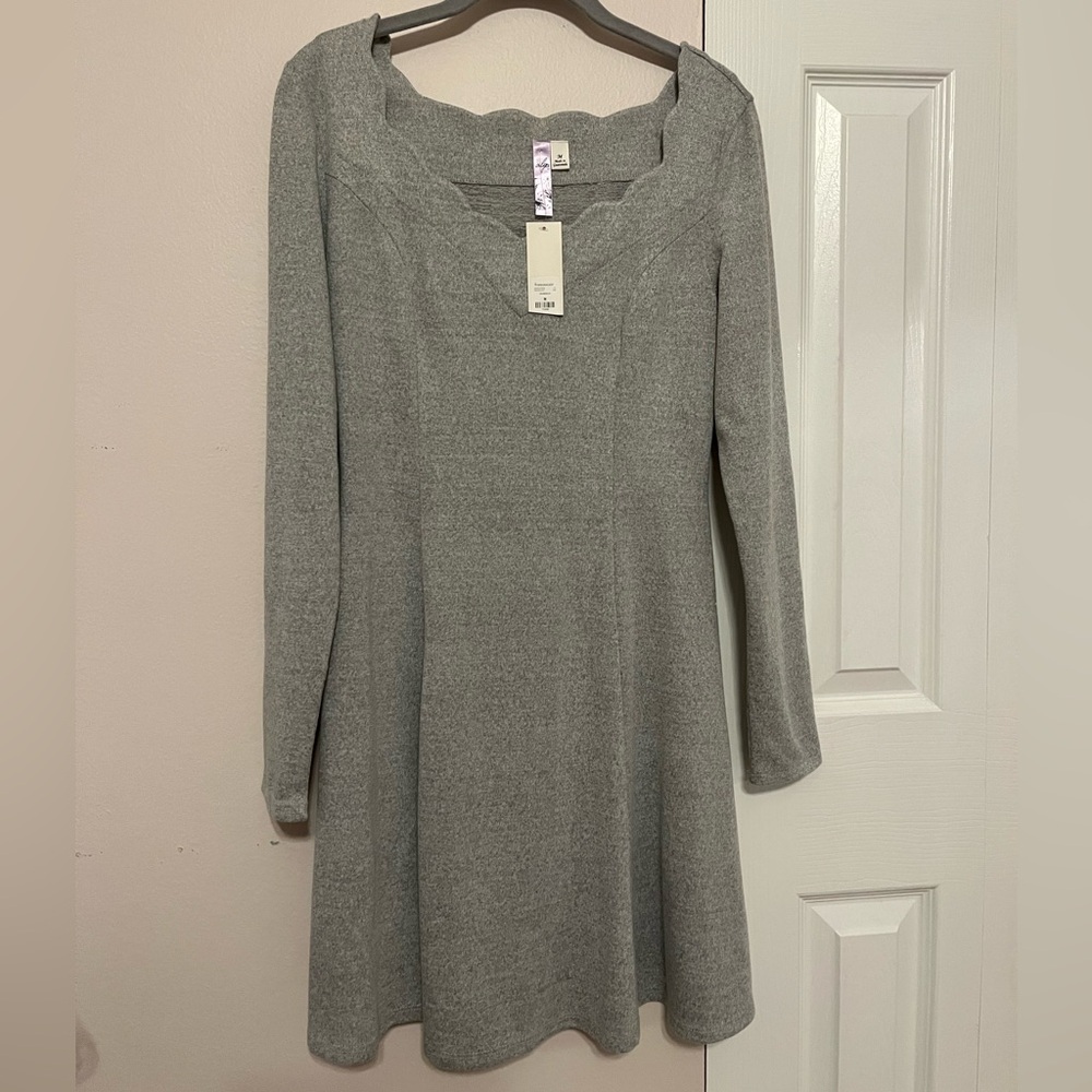 Francesca's Collections Scalloped Neckline Gray Long Sleeve Dress